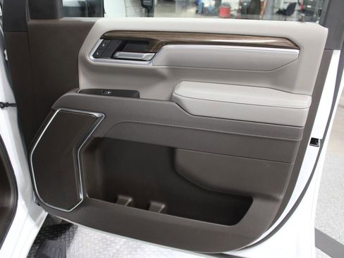 Used 2025 Chevrolet Silverado 2500 LT w/ Convenience Package image 14