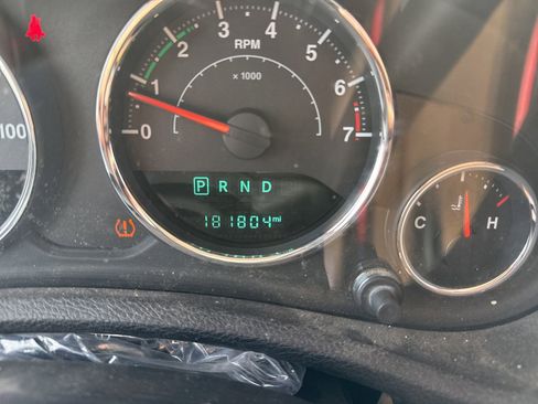 Used 2015 Jeep Wrangler Unlimited Sahara w/ Connectivity Group image 13