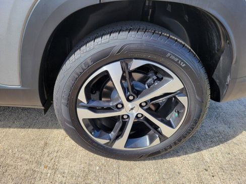 Certified 2025 Chevrolet Trax RS w/ Driver Confidence Package image 8