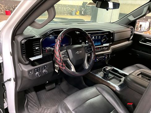 Used 2022 Chevrolet Silverado 1500 LT Trail Boss w/ Convenience Package II AWD/4WD image 16