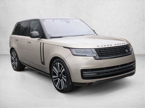Used 2023 Land Rover Range Rover SE image 3