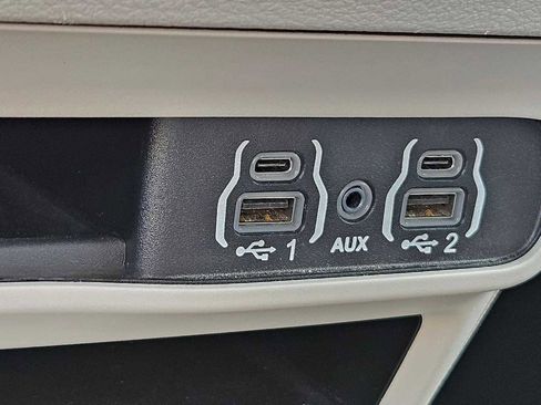 Used 2023 Chrysler Voyager LX image 23