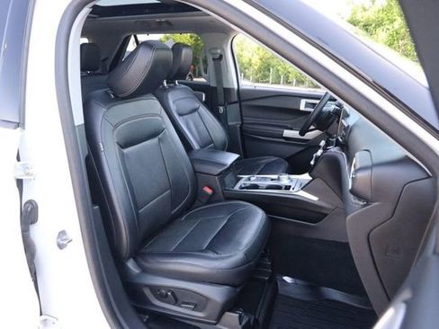 Used 2021 Ford Explorer Limited w/ Hybrid Equipment Group 310A AWD/4WD image 28