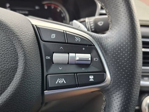 Used 2023 Genesis G70 2.0T RWD image 23