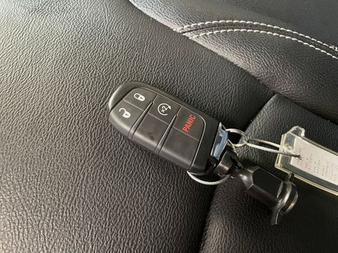 Used 2025 Jeep Compass Limited image 25