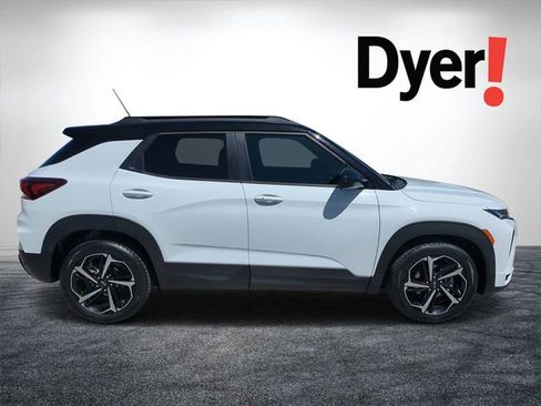 Used 2021 Chevrolet TrailBlazer RS w/ Sun and Liftgate Package image 2