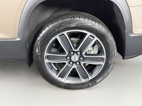 Used 2023 GMC Acadia SLT w/ Technology Package AWD/4WD image 35