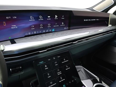 Certified 2025 Cadillac Escalade IQ Sport 2 AWD/4WD image 29