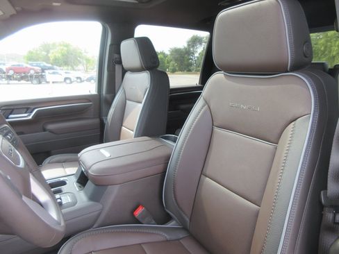 New 2026 GMC Sierra 2500 Denali w/ Denali Reserve Package image 14