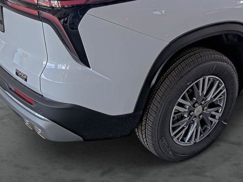 New 2027 Chevrolet Traverse LT w/ Driver Confidence Package FWD image 13