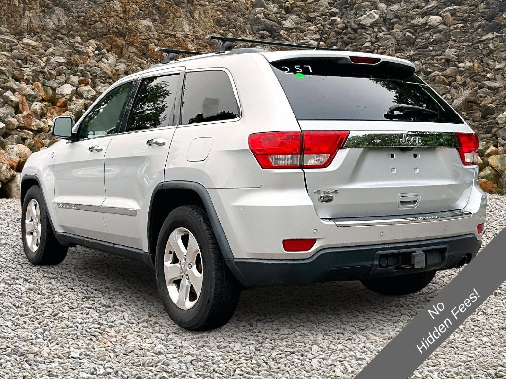 Used 2013 Jeep Grand Cherokee Overland w/ Advance Technology Group AWD/4WD image 10