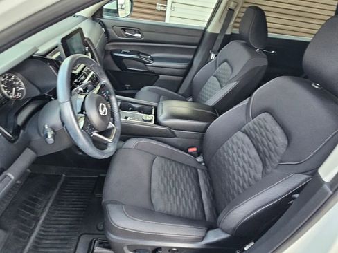 Used 2022 Nissan Pathfinder SV image 15