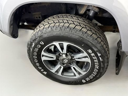 Used 2017 Toyota Tacoma TRD Sport w/ Premium & Technology Package image 23