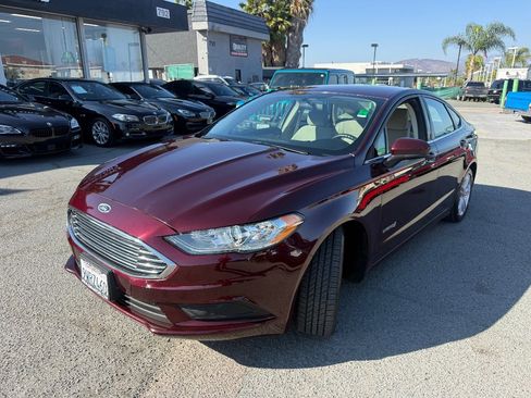 Used 2018 Ford Fusion SE FWD image 3