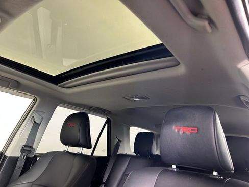 Used 2019 Toyota 4Runner TRD Off-Road Premium AWD/4WD image 13