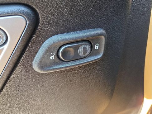 Used 2014 Jeep Wrangler Unlimited Sahara AWD/4WD image 15