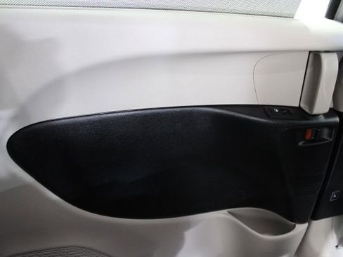Used 2024 Chrysler Pacifica Touring-L FWD image 21