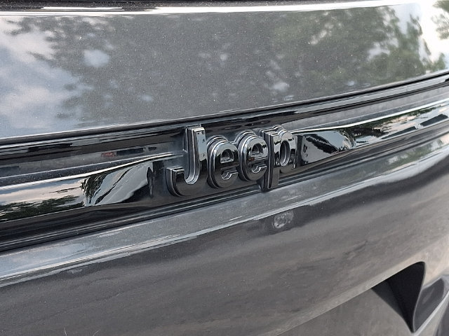 Used 2023 Jeep Grand Cherokee Altitude AWD/4WD image 30