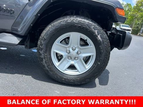 Used 2023 Jeep Gladiator Sport AWD/4WD image 9