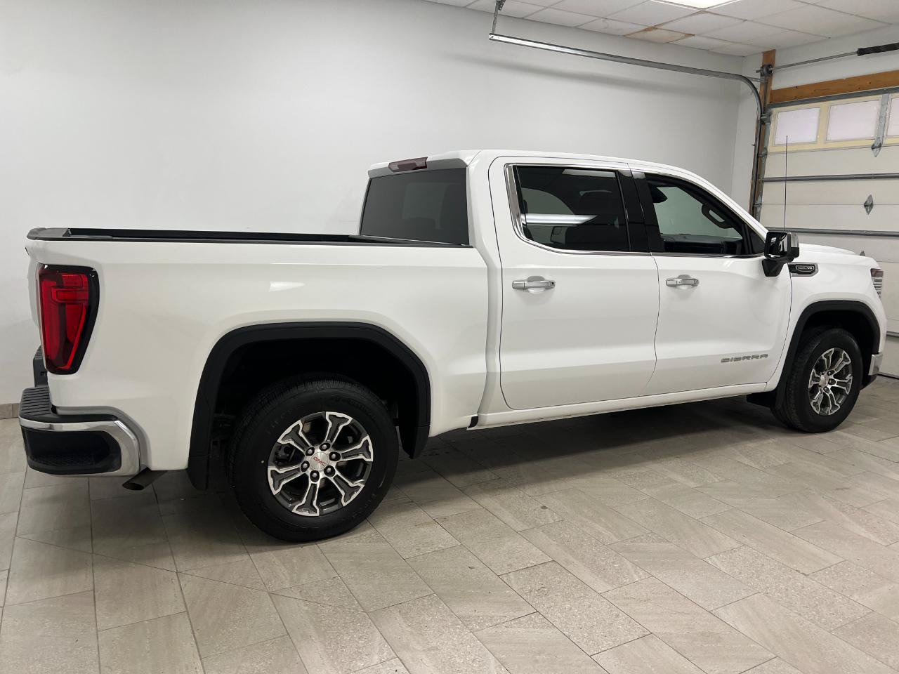 Used 2026 GMC Sierra 1500 SLT RWD image 17