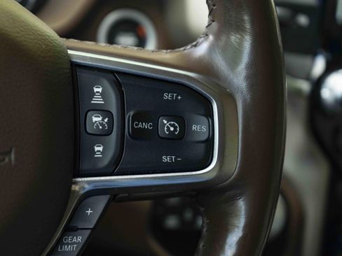 Used 2019 RAM 1500 Laramie AWD/4WD image 21
