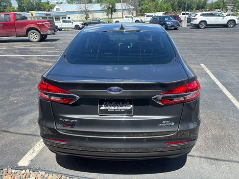 Used 2019 Ford Fusion SE FWD image 4
