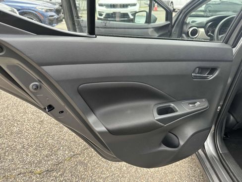 Used 2022 Nissan Versa SV FWD image 18