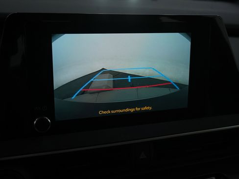 Used 2025 Toyota Prius XLE image 22