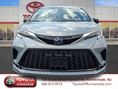 Certified 2023 Toyota Sienna XSE w/ XSE Plus Package AWD/4WD image 2