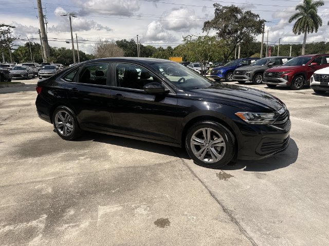 Used 2024 Volkswagen Jetta SE FWD image 15