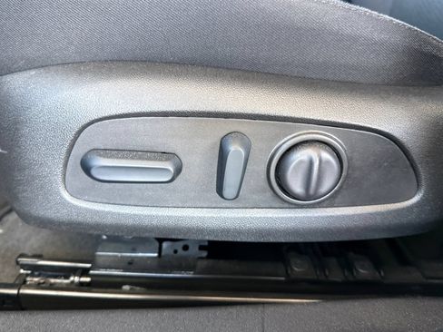Used 2025 Chevrolet Malibu RS FWD image 19