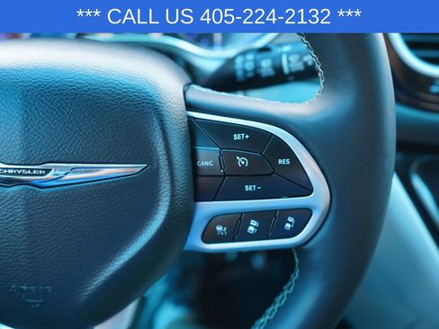 Used 2023 Chrysler Pacifica Touring-L FWD image 33
