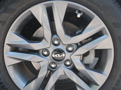 Certified 2023 Kia Seltos S w/ Navigation Package FWD image 17