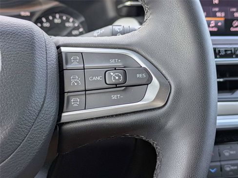 Used 2025 Jeep Compass Limited AWD/4WD image 28