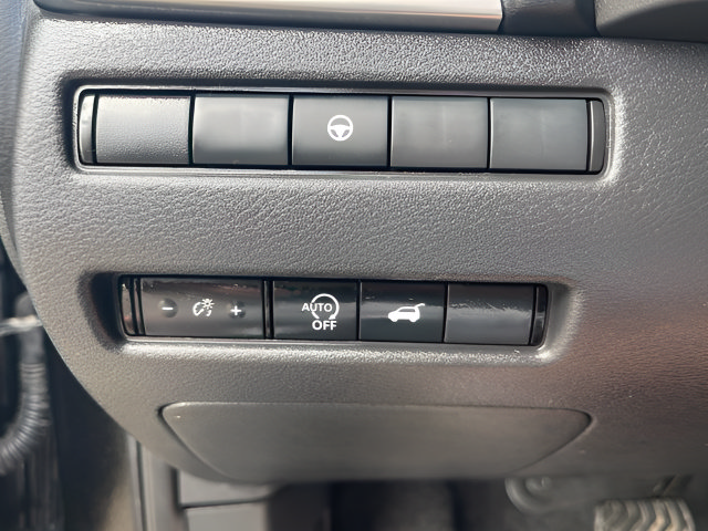 Used 2025 Nissan Rogue SV AWD/4WD image 23