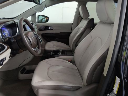 Used 2021 Chrysler Voyager Lxi FWD image 17