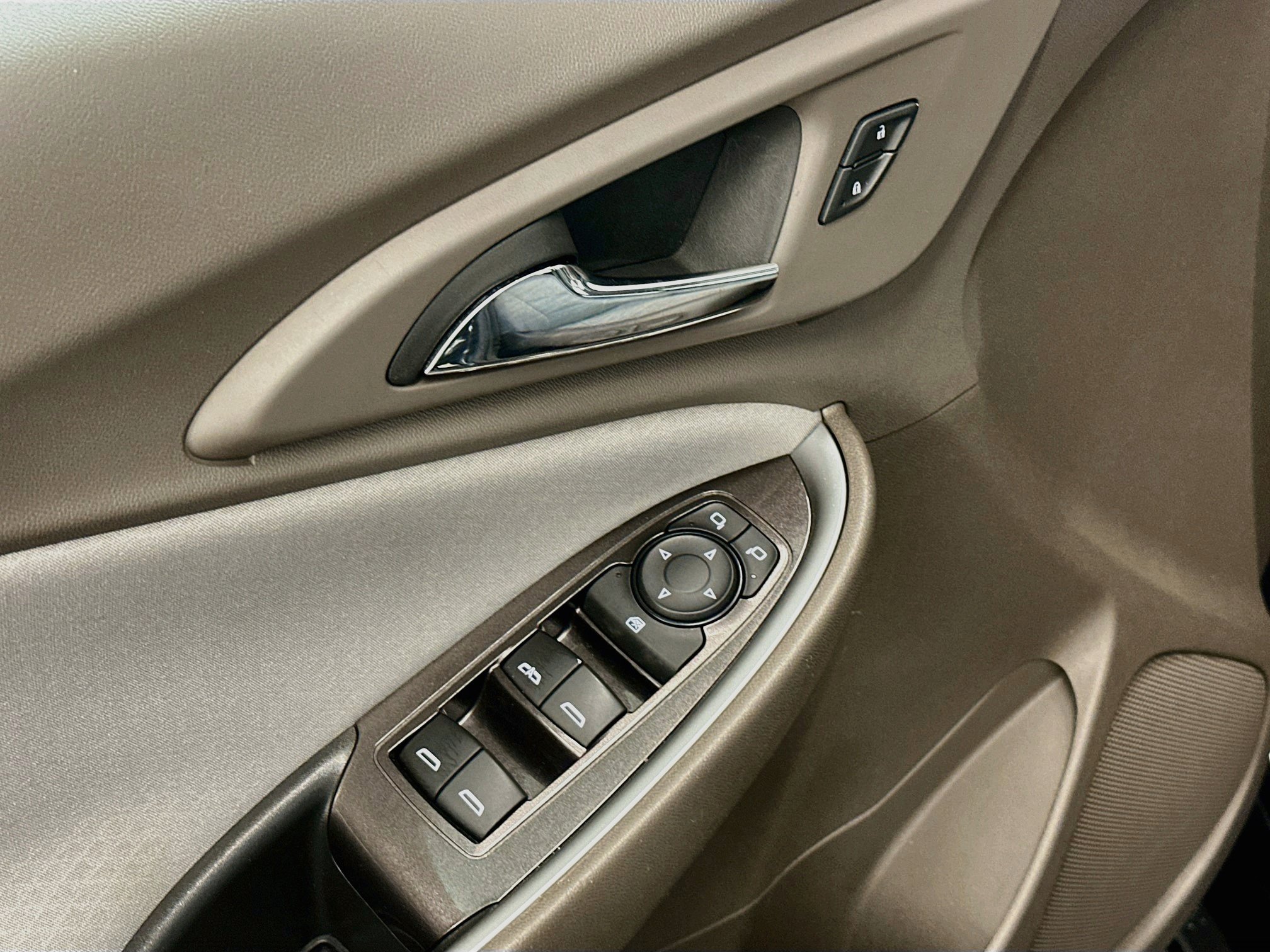 Used 2025 Chevrolet Malibu LT FWD image 15