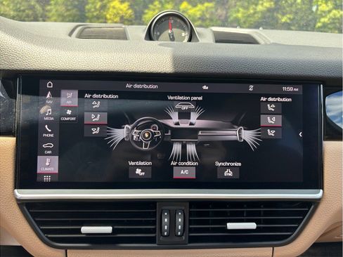 Used 2020 Porsche Cayenne AWD/4WD image 31