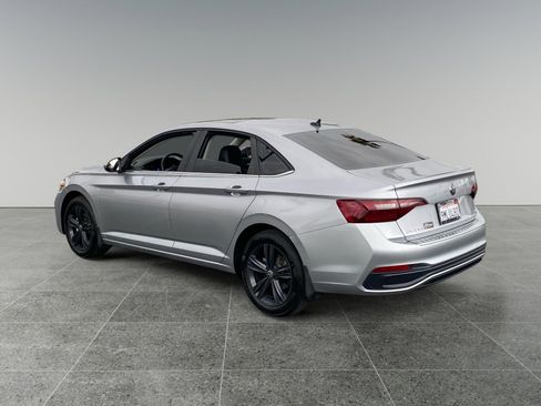 Used 2024 Volkswagen Jetta SE w/ Panoramic Sunroof Package FWD image 3