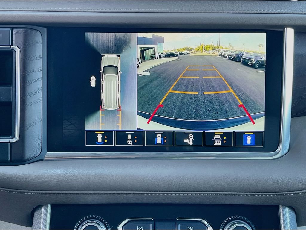 Used 2023 GMC Yukon Denali RWD image 25