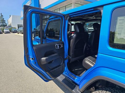 Used 2021 Jeep Wrangler Unlimited Sahara AWD/4WD image 15