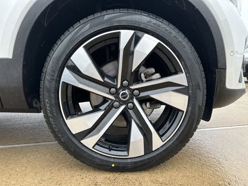 Certified 2024 Volvo XC40 B5 Plus w/ Protection Package Premier AWD/4WD image 11