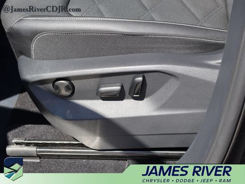 Used 2026 Volkswagen Atlas SE AWD/4WD image 24