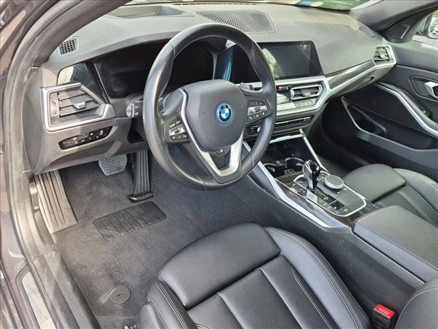 Certified 2022 BMW 330e w/ Premium Package RWD image 10