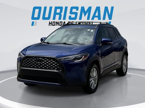 Used 2022 Toyota Corolla Cross LE w/ Moonroof Package AWD/4WD image 1
