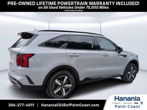 Used 2023 Kia Sorento EX w/ Panoramic Sunroof Package FWD image 3