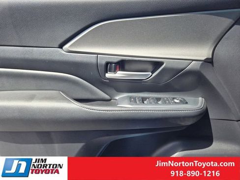 Used 2025 Toyota Grand Highlander FWD image 24