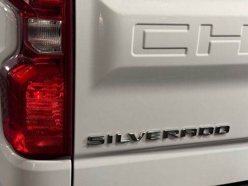 Used 2024 Chevrolet Silverado 1500 LT image 22