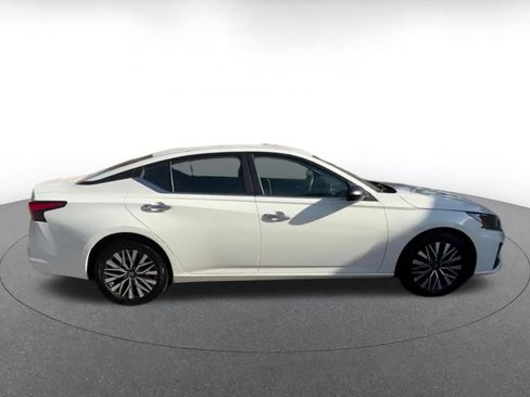 Used 2025 Nissan Altima 2.5 SV FWD image 16