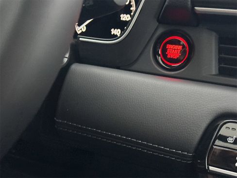 New 2025 Honda Pilot Touring image 32